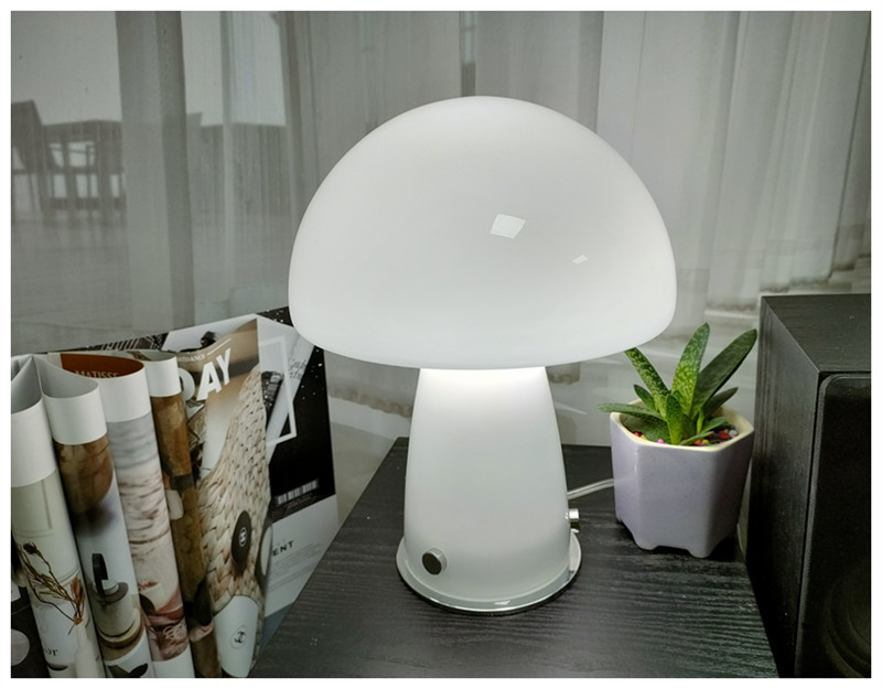 Molanizzi white mushroom-shaped table lamp, modern frosted glass design