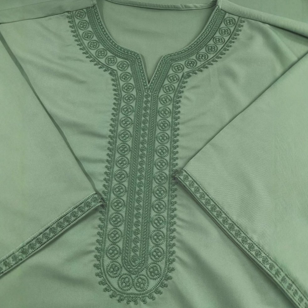 Men's Middle Eastern Loose Ethnic Thobe Robe in Light Green - Image 3